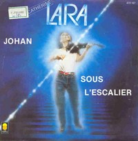 45t- Sous l'escalier